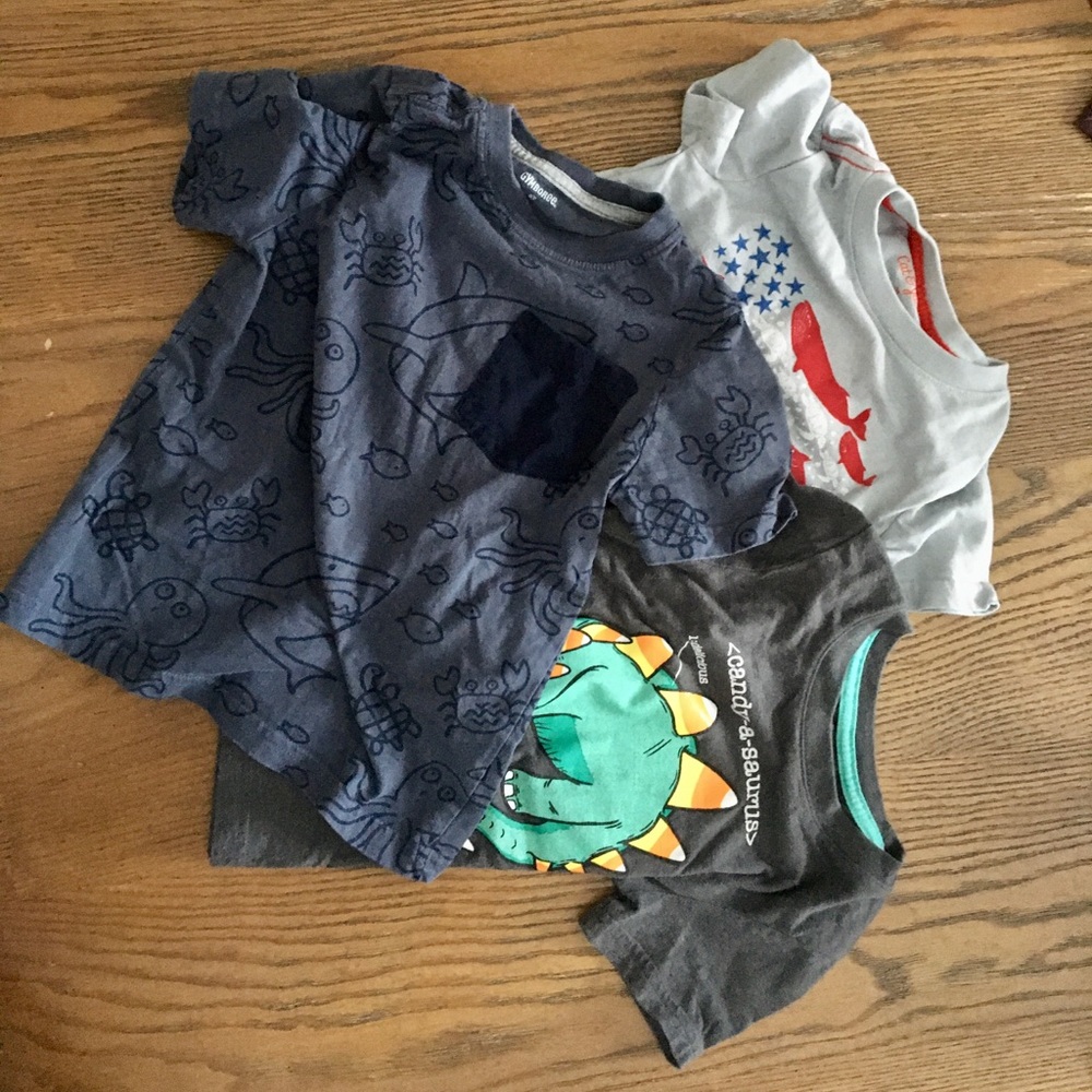 Boy bundle, 3 T-shirts and 1 H&M twill pants.